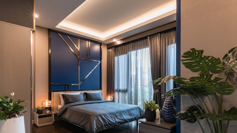tray ceiling with bright lights