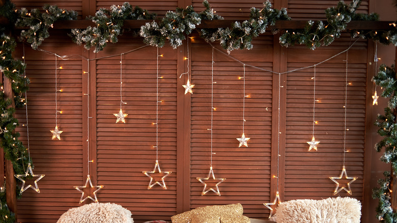 Garland on headboard