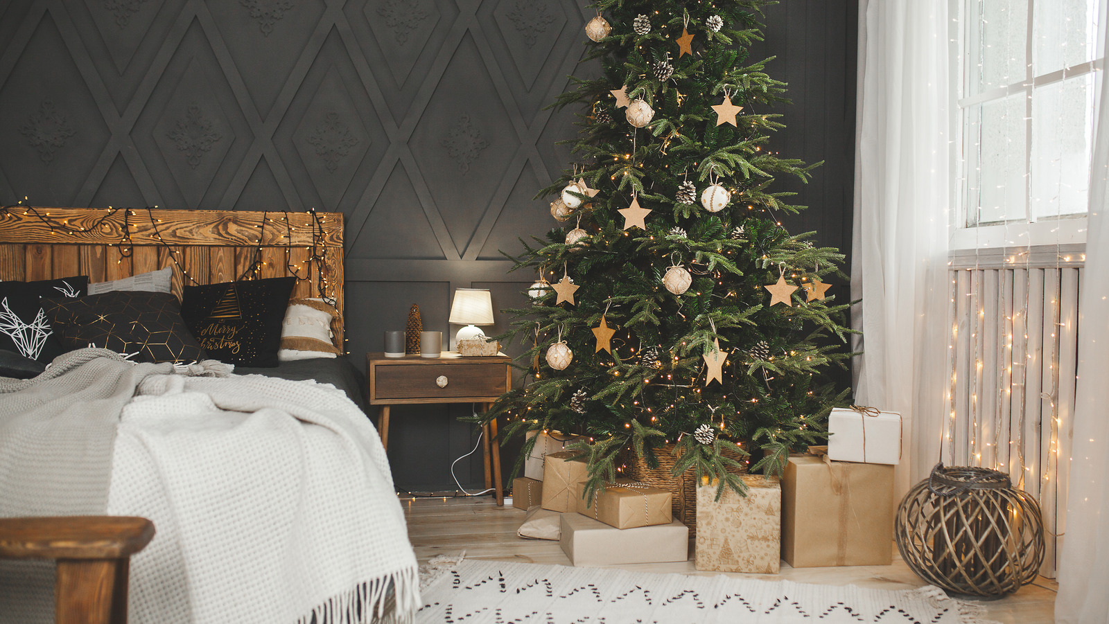 20 Ideas For Bringing Holiday Cheer Into Your Bedroom