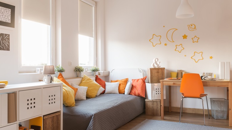 yellow and orange bedroom 