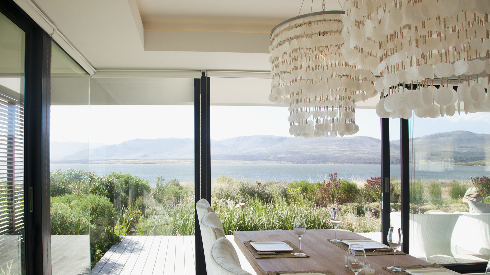 20 Ideas For How To Treat Your Dining Room Ceiling