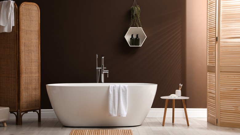 Dramatic brown bathroom wall
