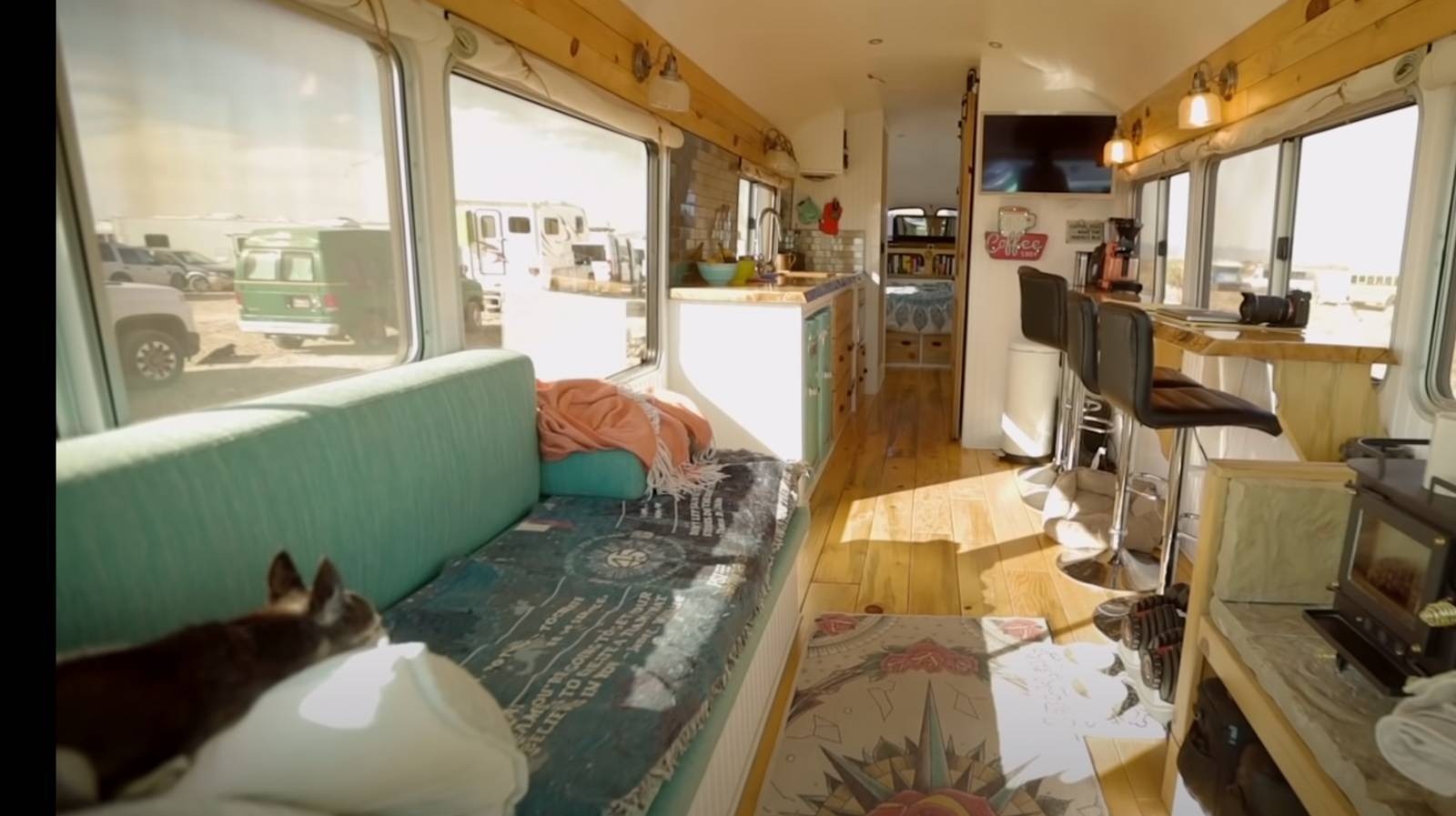 20 Stunning Homes You Won't Believe Are Really Converted School Buses