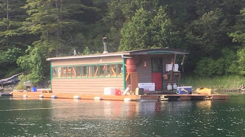 Cozy houseboat in Alaska