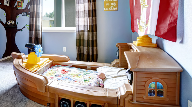 bedroom with a boat bed