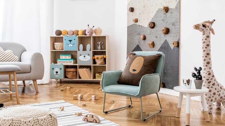 Animal bookcase in kid's room