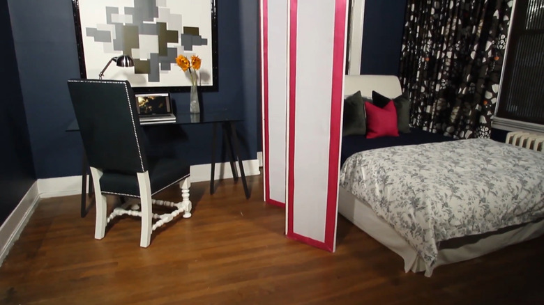 a small desk and chair makes a nice work space in the corner