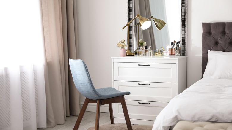 a bedroom vanity 