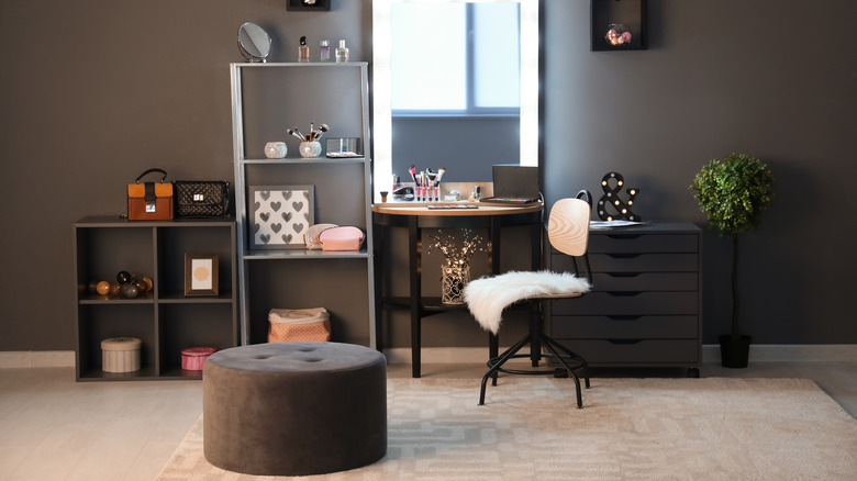 Work and vanity space 