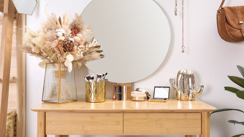 bedroom vanity 