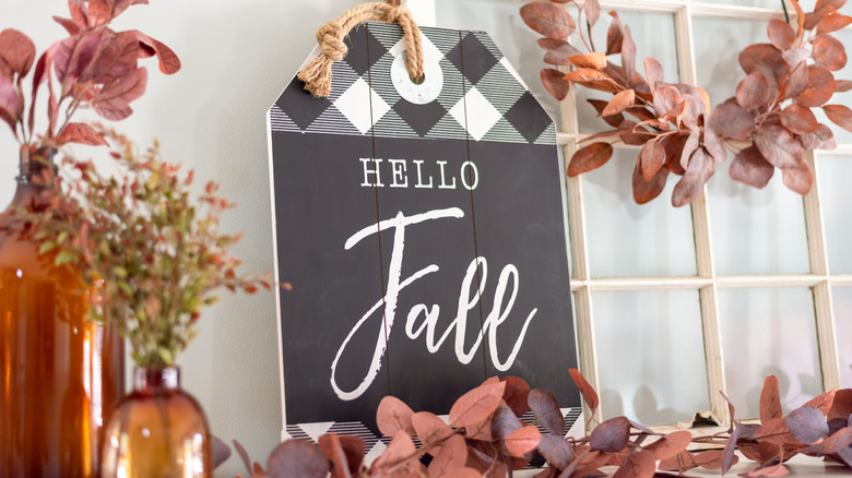 Fall sign and decor