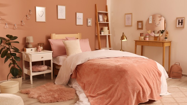 pink VSCO girl room