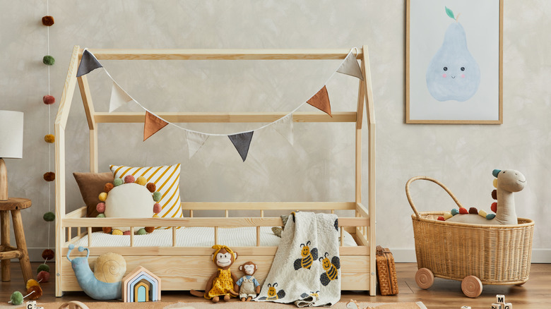 kids bedroom with neutral colors