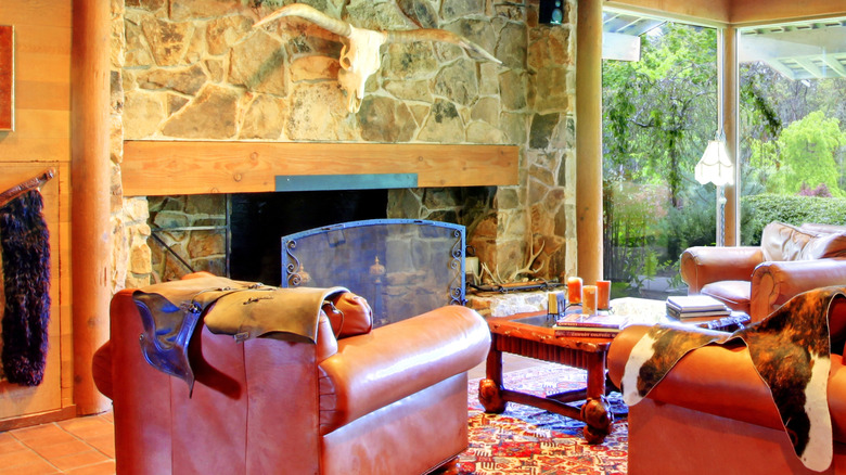 Ranch living room with leather furniture and longhorn skull on wall