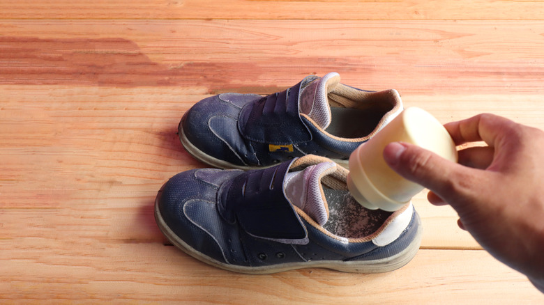 Shaking powder into shoes
