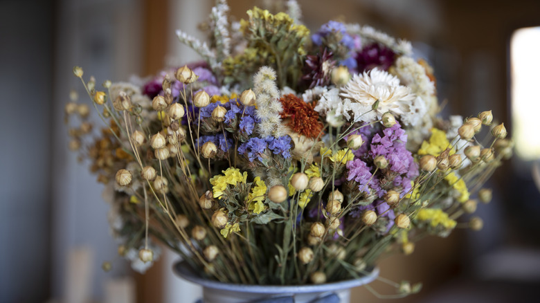 Dried flower arrangement