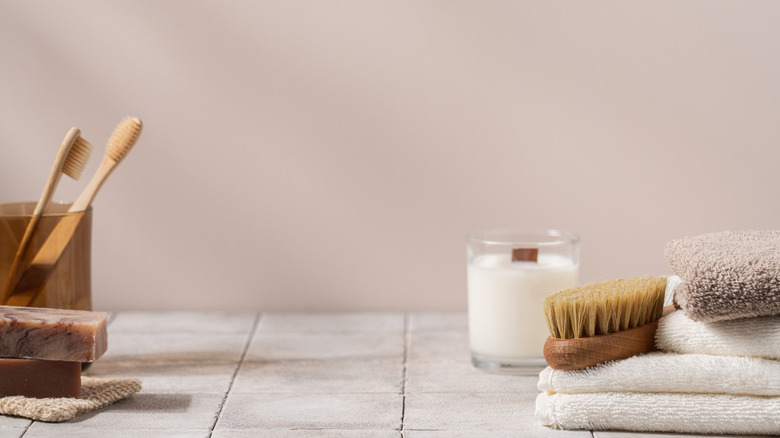 Dusty pink bathroom with wood decor