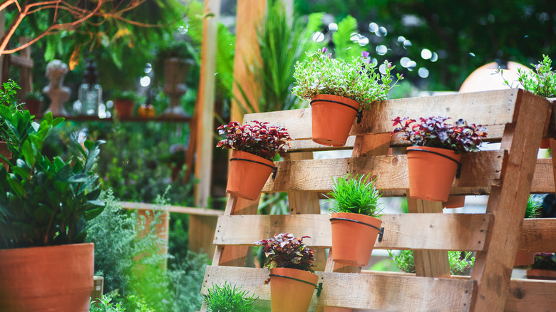 pallet fence with planters
