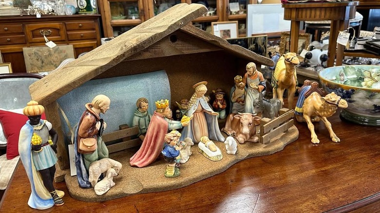 20 piece vintage Hummel nativity set includes all pieces and crèche