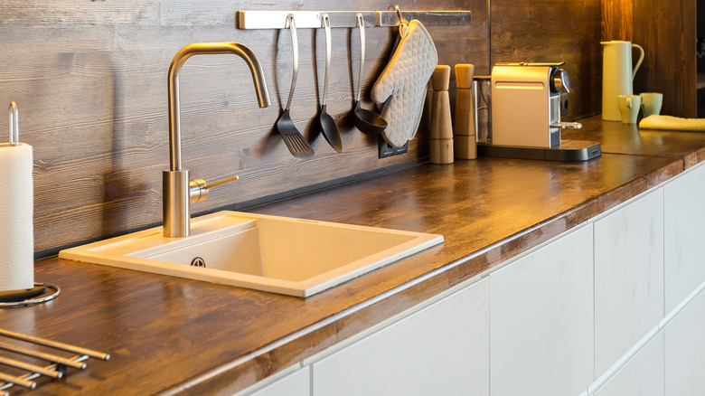 Single basin sink