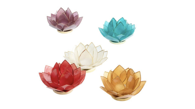 Tealight candle holder in the shape of a lotus