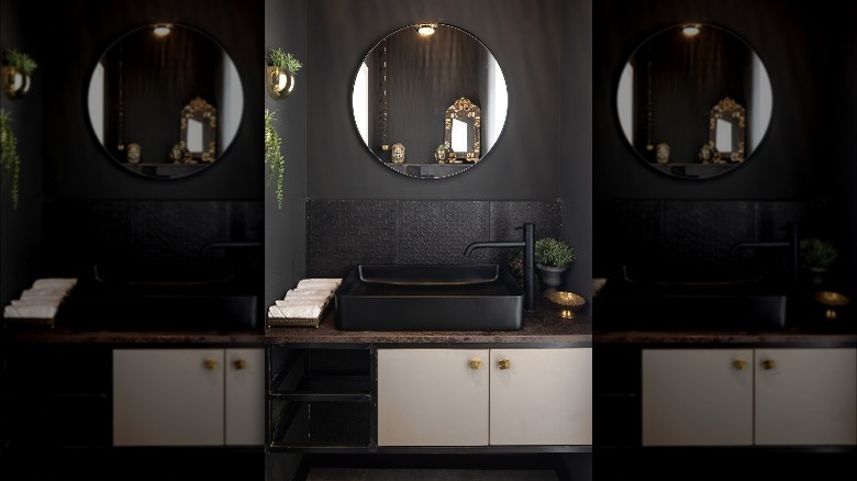 Black-and-white bathroom