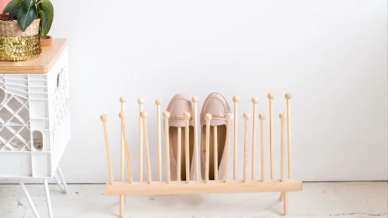 a simple dowel rod with beads shoe rack idea