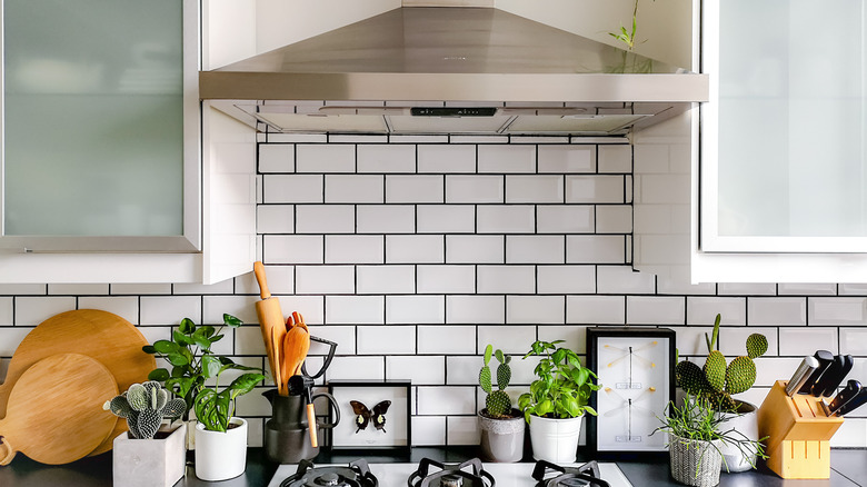 Subway tile in kitchen backsplash
