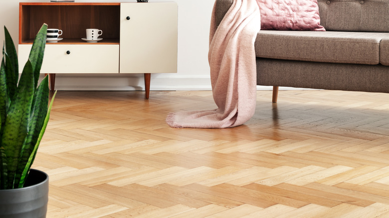 Does Herringbone Flooring Make a Room Look Smaller? Does Herringbone Flooring Make a Room Look Smaller?