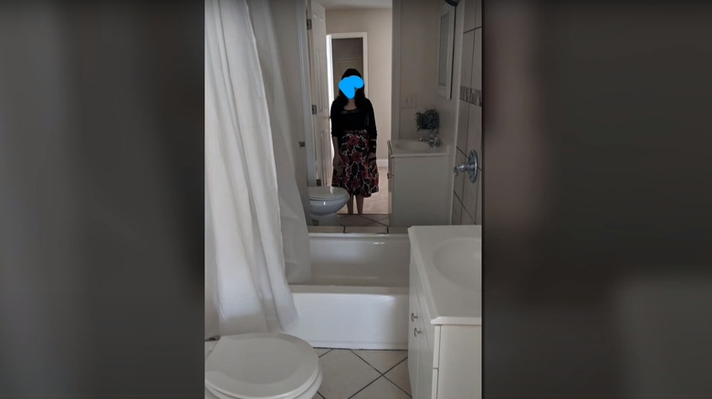 toilets separated by bathtub 