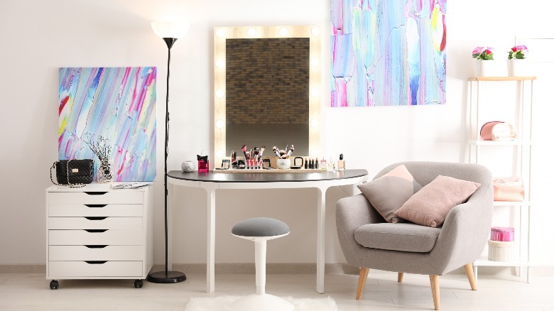 makeup area 