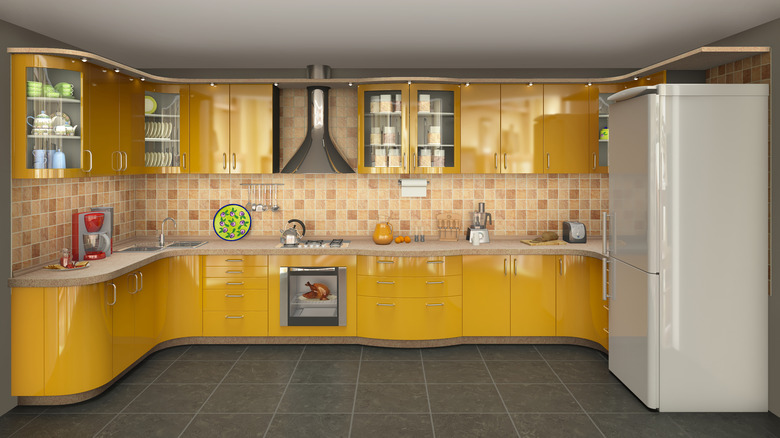 Retro U-shaped kitchen