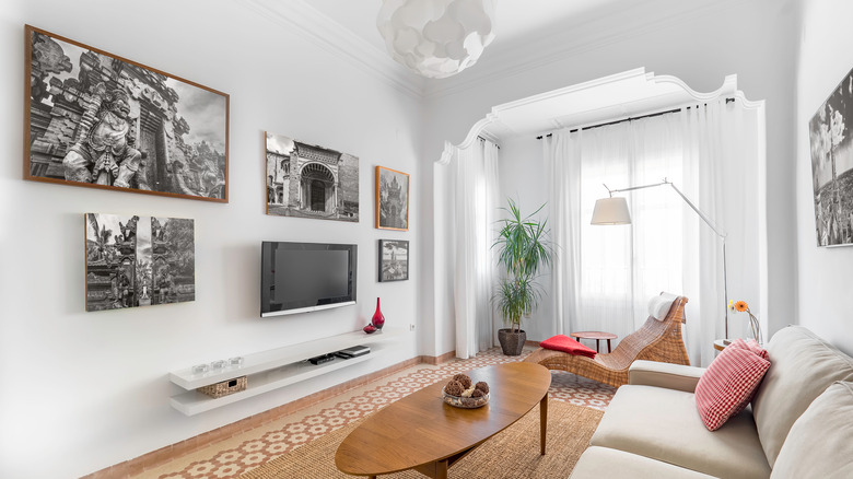 Spacious modern living room