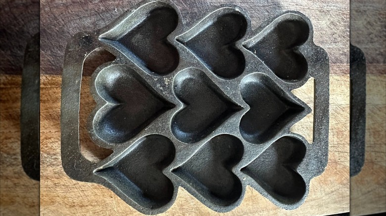 Heart mold cast iron pan