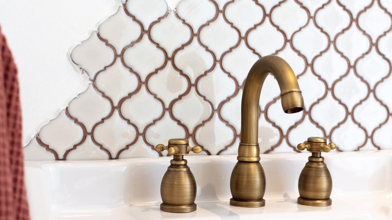 Bathroom with while tile and copper grout