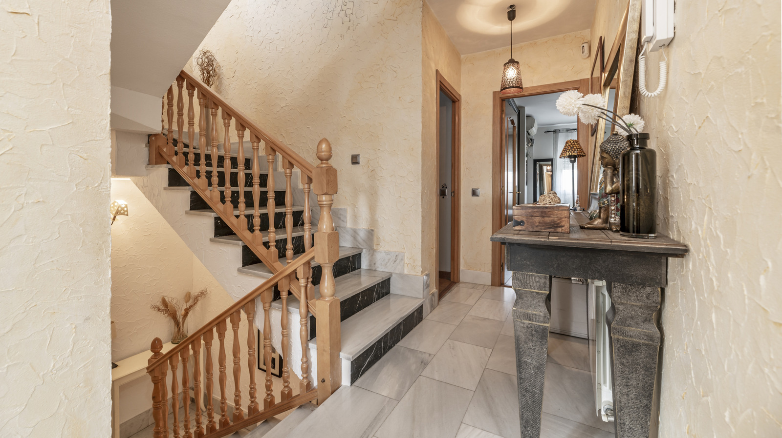 27 Creative Staircase Landing Decorating Ideas That Will Transform Your ... - Payment Landing Staircase Renovation Ideas
