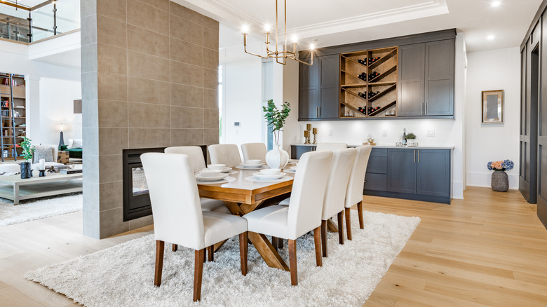 formal dining room 