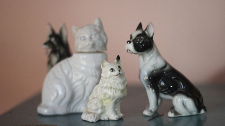 Groupng of vintage animal figurines