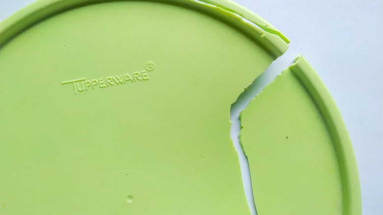 3 Clever Ways To Organize Your Tupperware