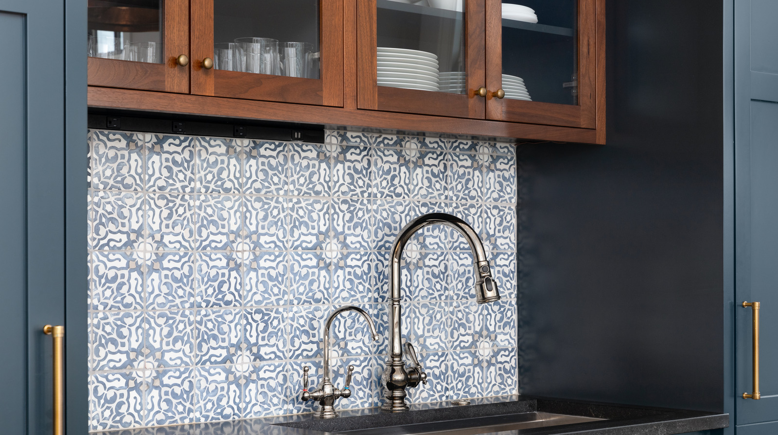 3 Hacks For Easily Installing PeelAndStick Backsplash