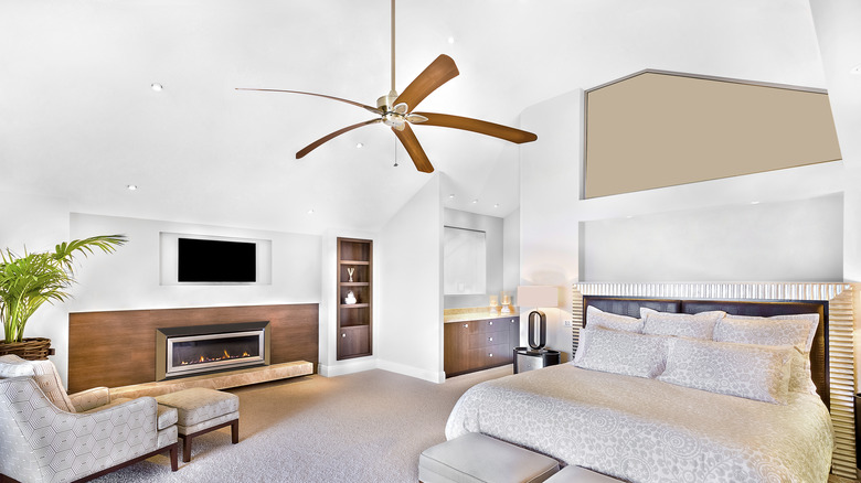 What are the possible advantages of making use of a ceiling fan when sleeping?