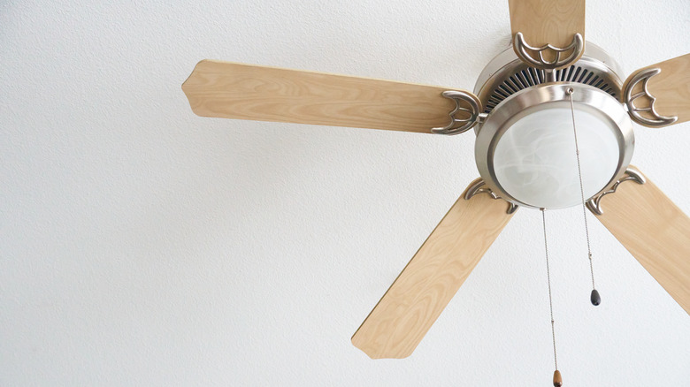 Ceiling fan with wooden blades
