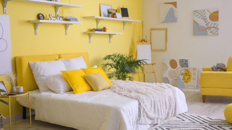 Yellow bedroom decor