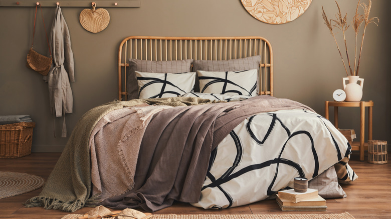 brown walls in the bedroom
