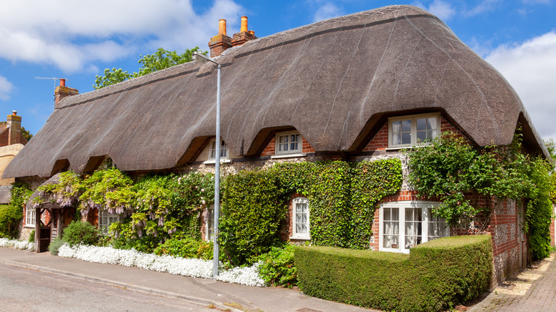 english cottage house