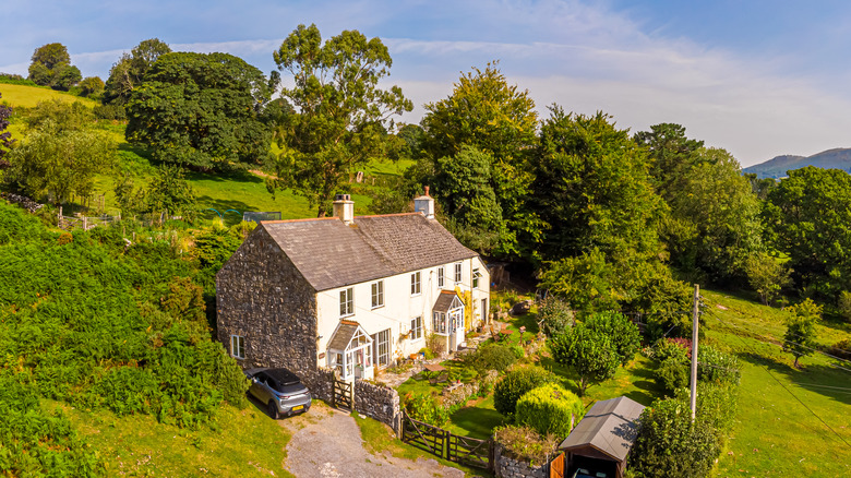 home in the english countryside