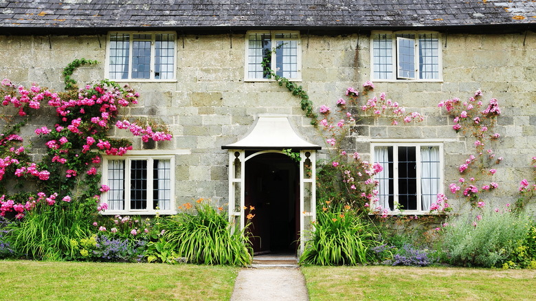 traditional english cottage 