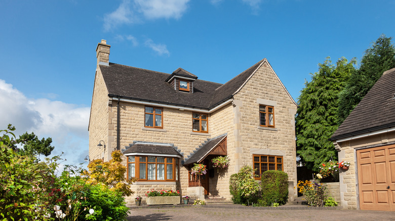 traditional english cottage