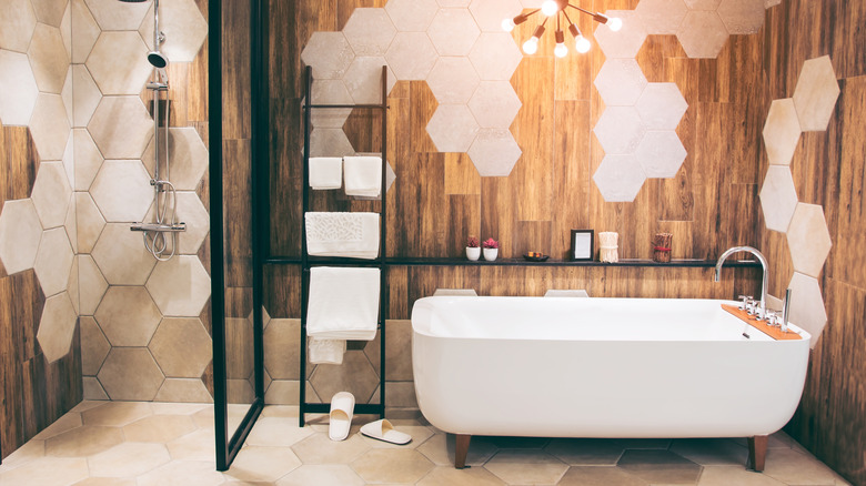 Long freestanding tub