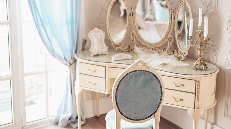 vanity in child's room 